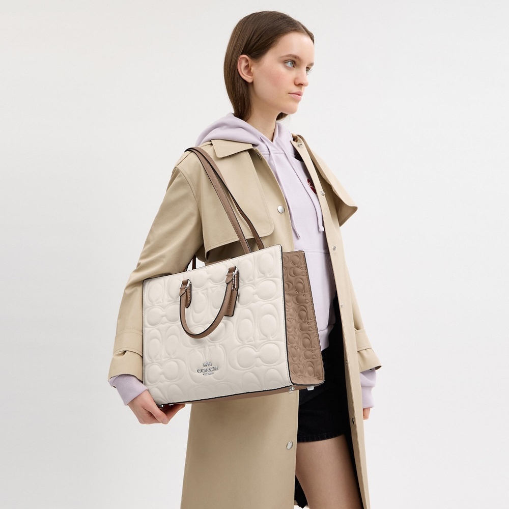 Maggie Tote Bag In Blocked Signature Leather - Picture 3 of 11